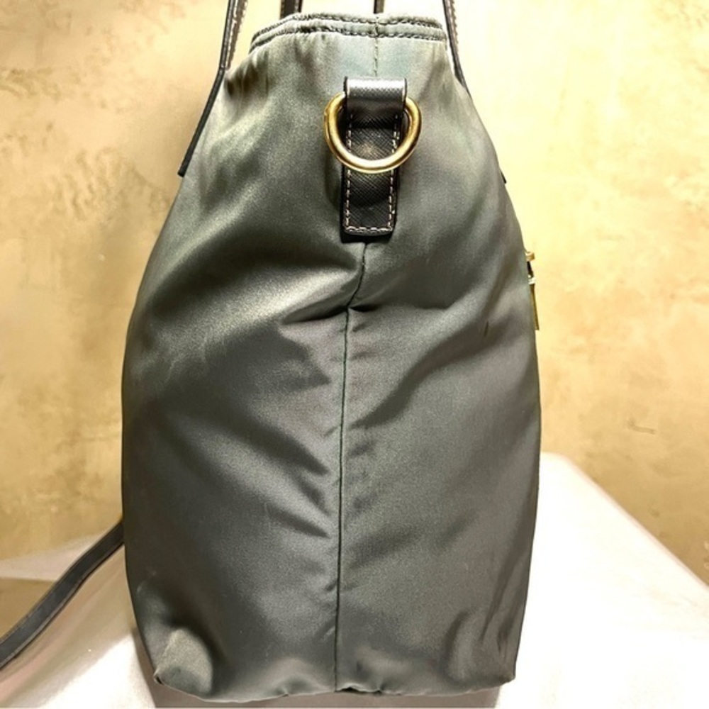 RARE Excellent condition. AUTHENTIC Prada Tessuto Vela Tote.Color: Olive - Picture 8 of 13